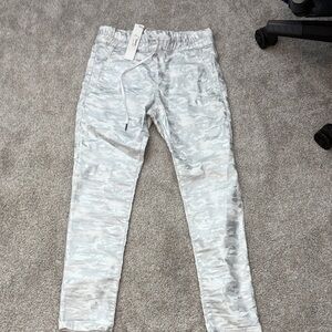 Stylish Gray Camouflage Women's Pants